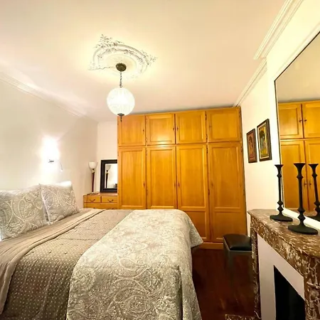 Charming Flat In Old Apartman Párizs